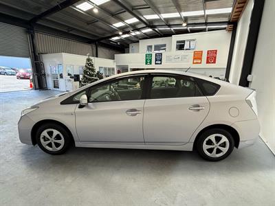 2014 Toyota Prius - Thumbnail