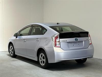2014 Toyota Prius - Thumbnail