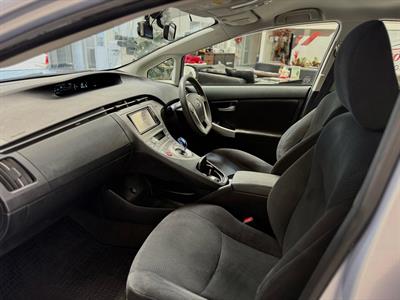 2014 Toyota Prius - Thumbnail