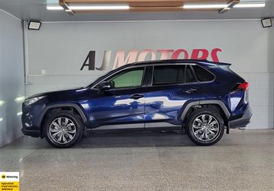 2023 Toyota RAV4 - Thumbnail