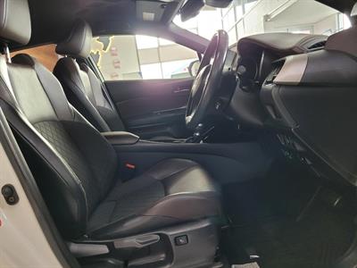 2019 Toyota C-HR - Thumbnail