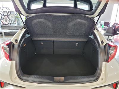 2019 Toyota C-HR - Thumbnail