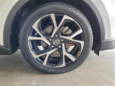 2019 Toyota C-HR - Thumbnail