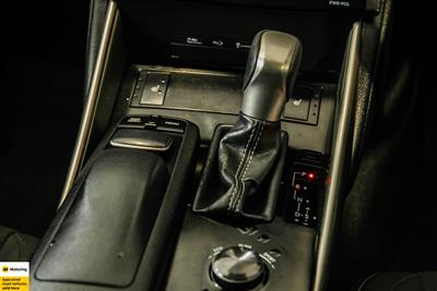 2013 Lexus IS 300h - Thumbnail