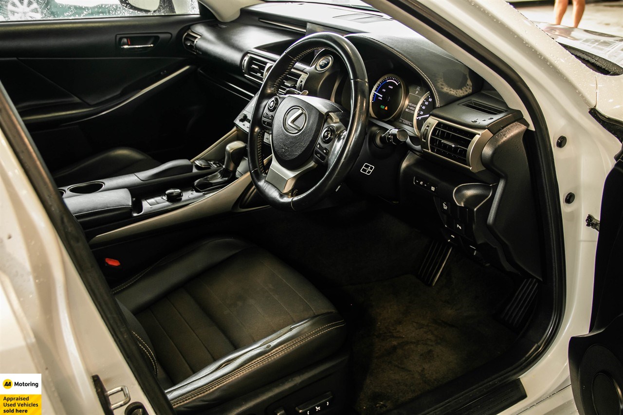 2013 Lexus IS 300h