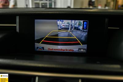 2013 Lexus IS 300h - Thumbnail