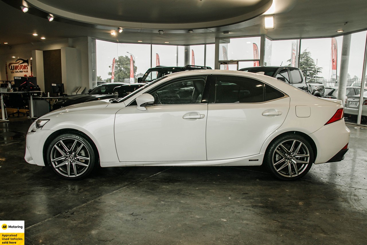 2013 Lexus IS 300h