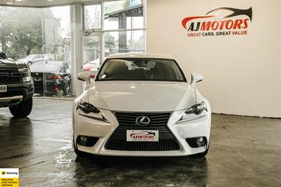 2013 Lexus IS 300h - Thumbnail