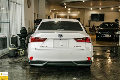 2013 Lexus IS 300h - Thumbnail