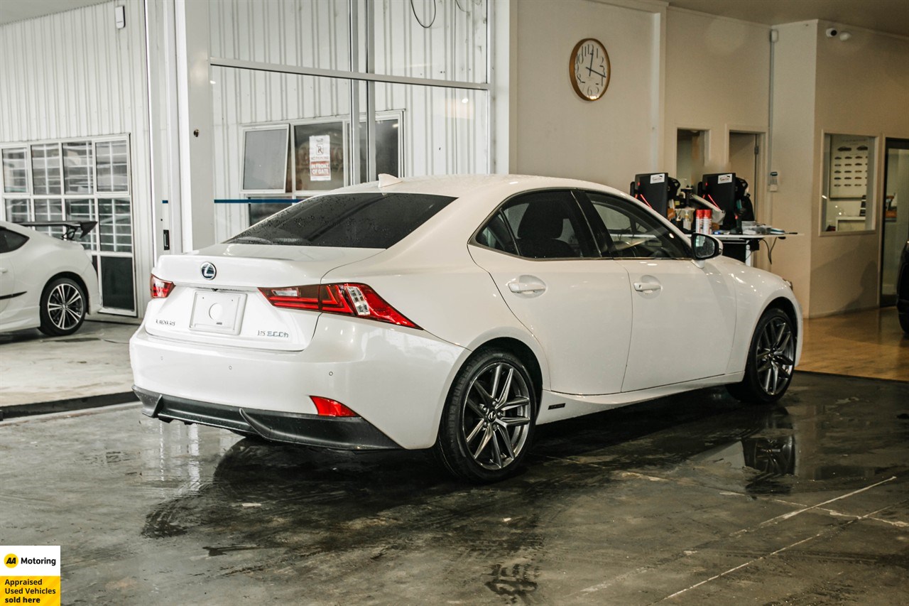 2013 Lexus IS 300h