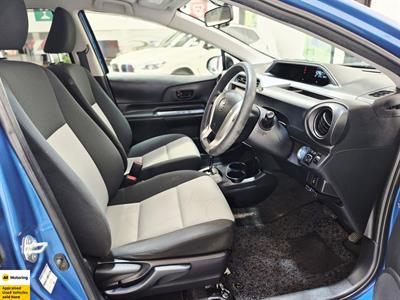 2014 Toyota Aqua - Thumbnail